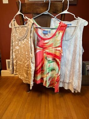 3 SLEEVELESS TANKS
